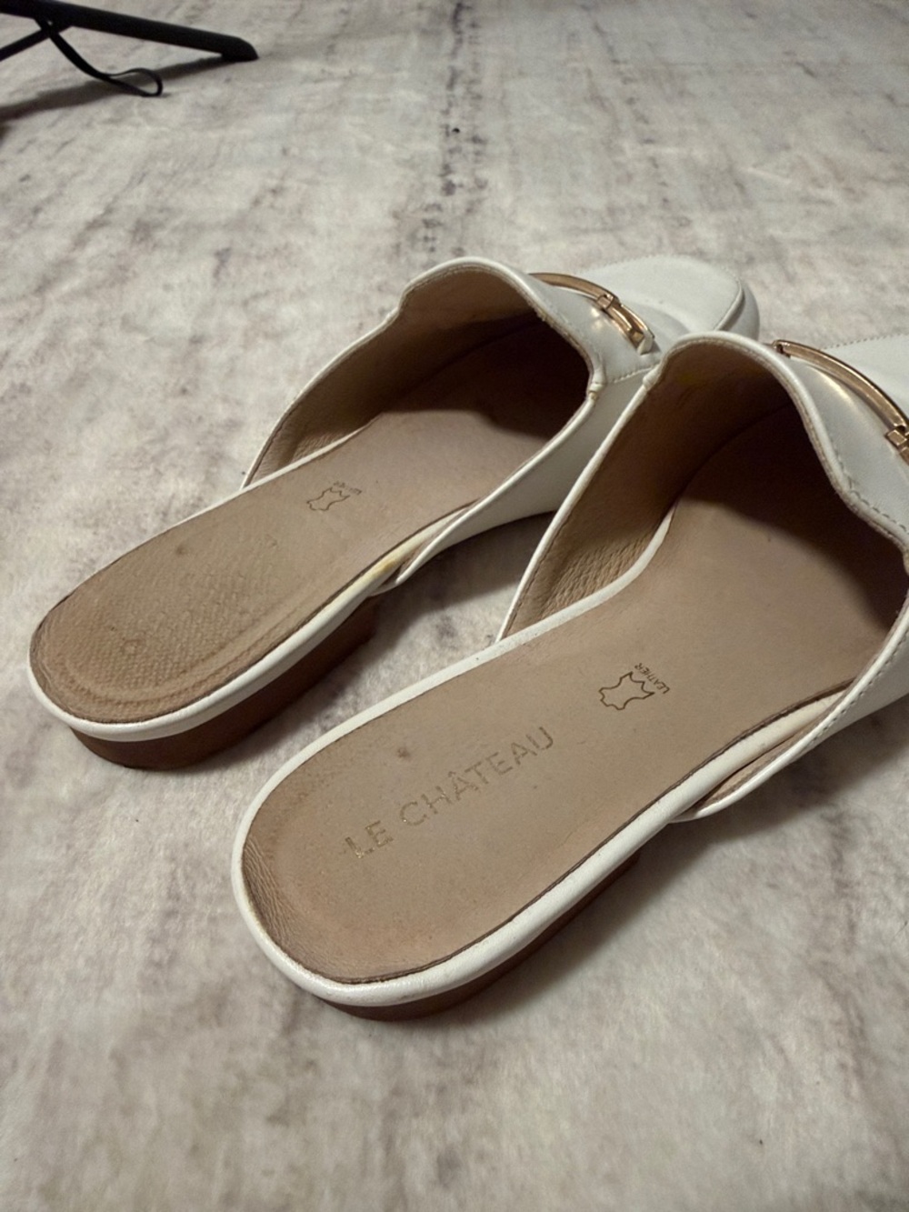 le chateau White Leather Backless Mules with Gold Bit - Picture 3 of 4